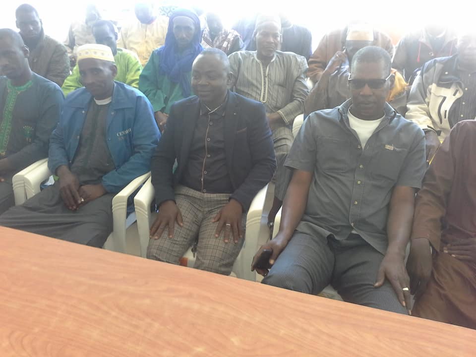 Karim Bambadjikrou en veston bleu