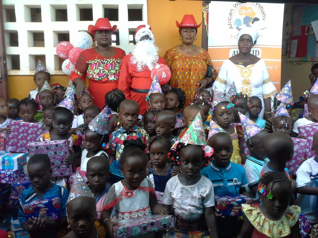Une centaine denfants a été comblée de cadeaux