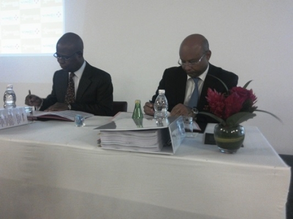 L&rsquo;entreprise Starenergie 2073, charg&eacute;e de la construction de la centrale thermique de Songon et du r&eacute;seau d&rsquo;&eacute;vacuation a sign&eacute;, vendredi,  le premier volet du contrat de r&eacute;alisation des infrastructures associ&eacute;es &agrave; l&rsquo;ouvrage avec le Consortium Vinci Energies-CI/Cegelec Maroc.