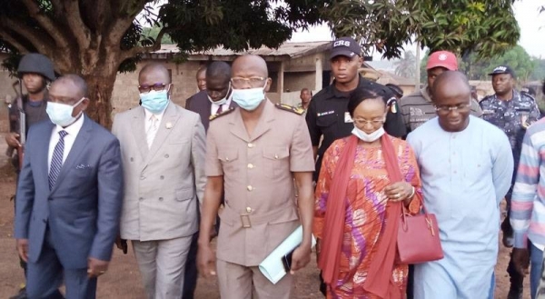 Du&eacute;kou&eacute;: Le ministre Kouadio Konan Bertin apporte la compassion du gouvernement aux victimes de Guezon