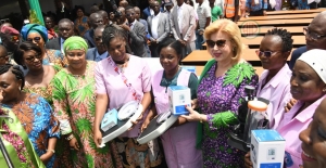 Fonds d&rsquo;appui aux Femmes de C&ocirc;te d&rsquo;Ivoire (FAFCI) : La Premi&egrave;re Dame Dominique Ouattara Octroie 500 Millions de FCFA aux femmes de Yopougon