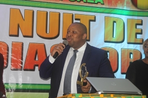 Le diplomate Tour&eacute; Ousmane a &eacute;t&eacute; distingu&eacute; Prix de l'Etoile montante de la diaspora ivoirienne lors de la deuxi&egrave;me &eacute;dition de la Nuit de la diaspora