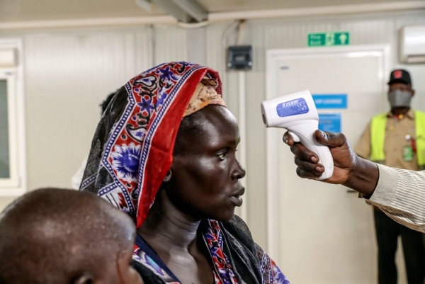 Pourquoi les femmes sont moins touch&eacute;es par la COVID-19 en Afrique : les explications de l'OMS