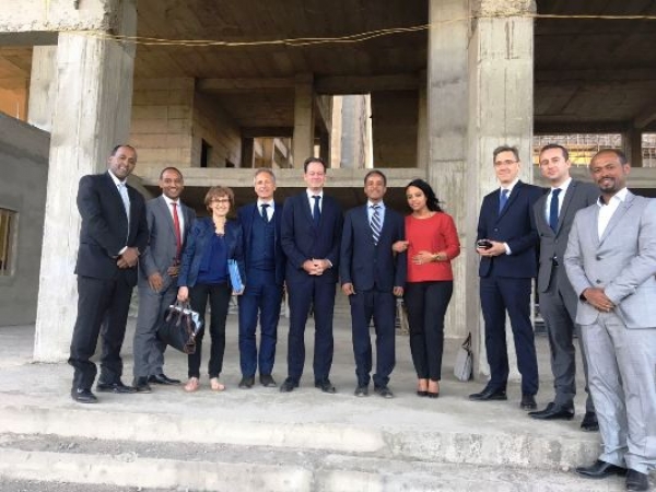 Des c&eacute;r&eacute;monies officielles ont eu lieu pour chacune des 3 signatures, en pr&eacute;sence de Steven Daines et Olivier Granet