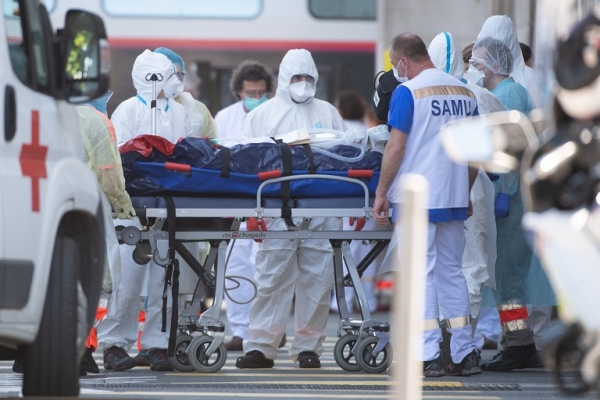 Chine: Tour de vis face &agrave; la flamb&eacute;e &eacute;pid&eacute;mique