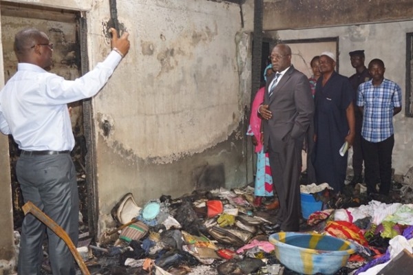 Yopougon-Incendie au Groupement Foncier : le maire offre 1,5 millions de F CFA aux victimes