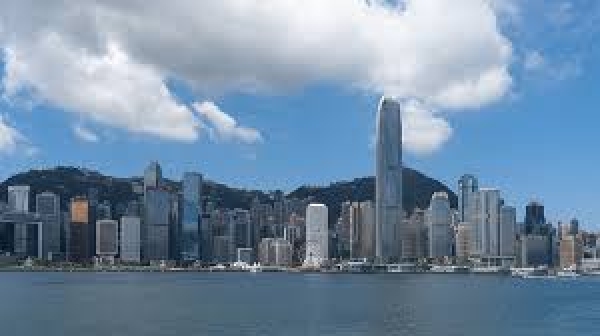 28e anniversaire du retour de Hong Kong dans la m&egrave;re patrie : entre int&eacute;gration r&eacute;ussie et ouverture au monde