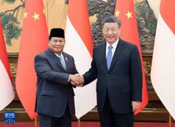 Xi et le pr&eacute;sident indon&eacute;sien Prabowo &eacute;changent des f&eacute;licitations &agrave; l'occasion du 75e anniversaire des relations diplomatiques