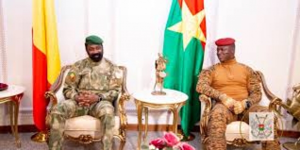 Coop&eacute;ration Burkina Faso &ndash; R&eacute;publique du Mali: Le Pr&eacute;sident Assimi Go&iuml;ta est arriv&eacute; &agrave; Ouagadougou