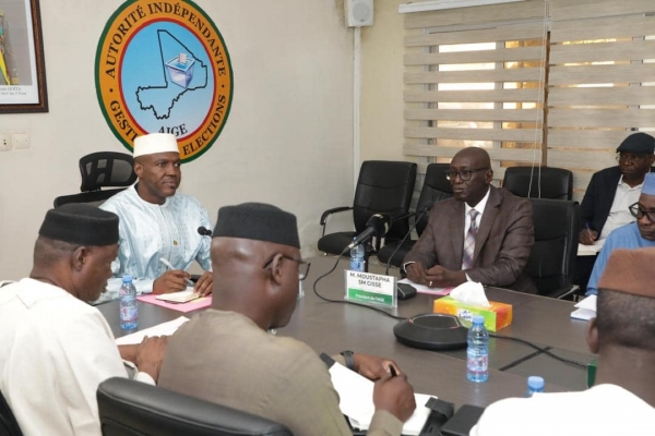 Mali: le Premier ministre Abdoulaye Ma&iuml;ga rencontre les responsables de l&rsquo;AIGE