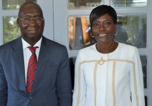 Alcide Dj&eacute;dj&eacute; et La ministre Mariatou Kon&eacute;