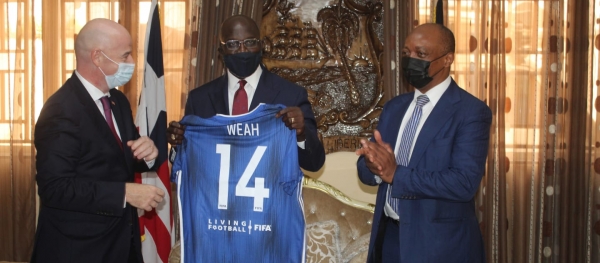 Le pr&eacute;sident George Weah, ambassadeur du championnat scolaire panafricain