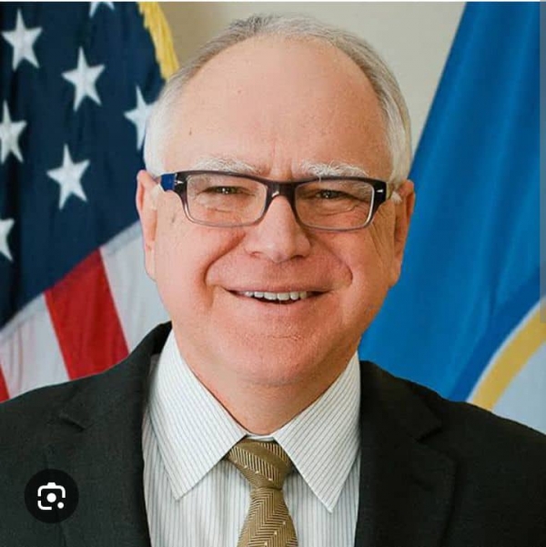 &Eacute;tats Unis/Pr&eacute;sidentielle am&eacute;ricaine : Tim Walz accepte d'&ecirc;tre le colistier de Kamala Harris