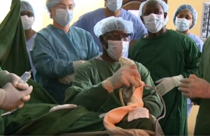 L'&eacute;quipe du Pr Ha&Icirc;dara 