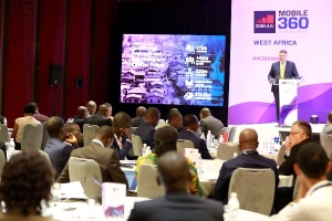 John Giusty, responsable de la r&eacute;glementation de la GSMA, lors de son discours d&rsquo;ouverture