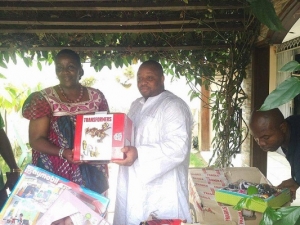 C&ocirc;te d&rsquo;Ivoire-F&ecirc;tes de fin d&rsquo;ann&eacute;e : Le diplomate Ousmane Tour&eacute; cadeaute des enfants du Kabadougou