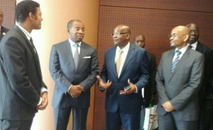 Le ministre Siandou Fofana avec les responsables d' Azala&iuml; H&ocirc;tel