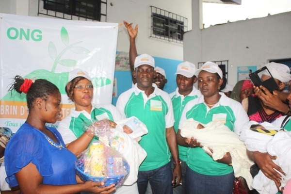 Bien-&ecirc;tre des enfants: L&rsquo;ONG Brin d&rsquo;Espoir International offre plus de 150 kits de b&eacute;b&eacute; &agrave; des mamans