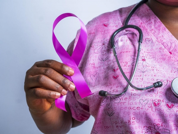 Lutte contre le Cancer du sein : Les professionnels de la sant&eacute; demandent l&rsquo;implication de la population dans la sensibilisation