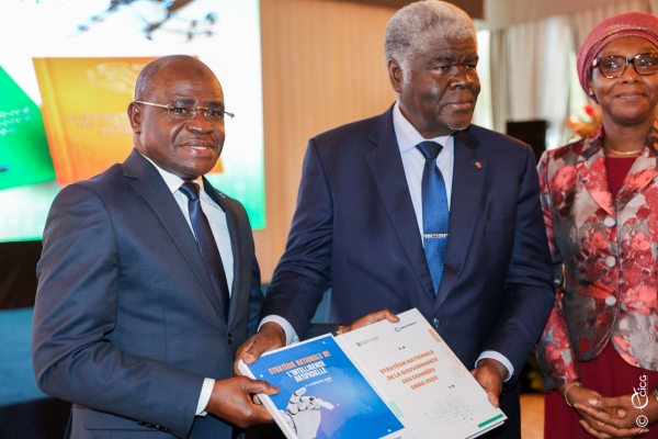 C&ocirc;te d&rsquo;Ivoire : le Premier ministre re&ccedil;oit les documents de la strat&eacute;gie nationale de l&rsquo;intelligence artificielle