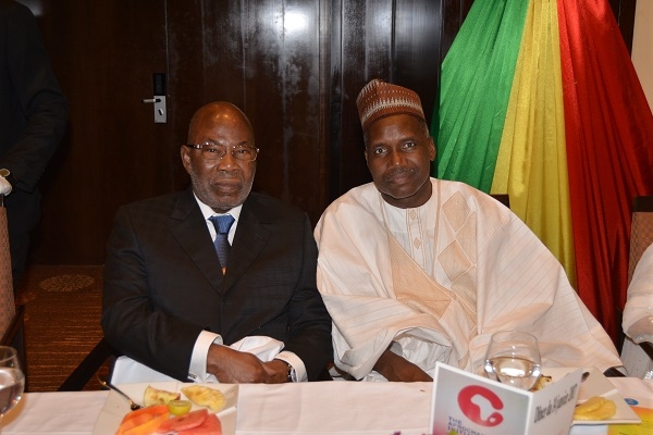 GervaisDjondo Fondateur, co-fondateur d'Ecobank (&agrave; gauche), en compagnie de Konimba Sidibe, Ministre de la Promotion des investissements du Mali