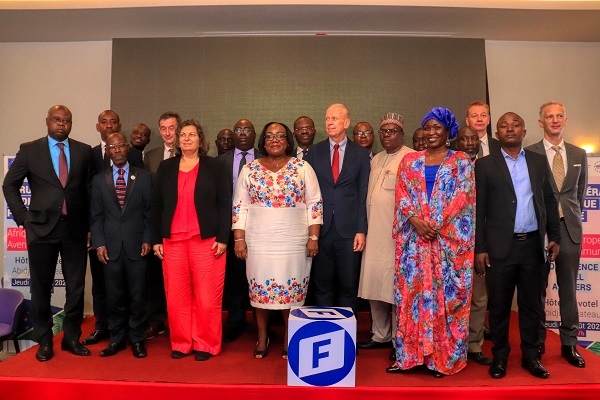 Coop&eacute;ration Afrique-Europe : &laquo; Nous croyons encore fort que les deux continents ont un destin commun... &raquo; (Jo Holden)