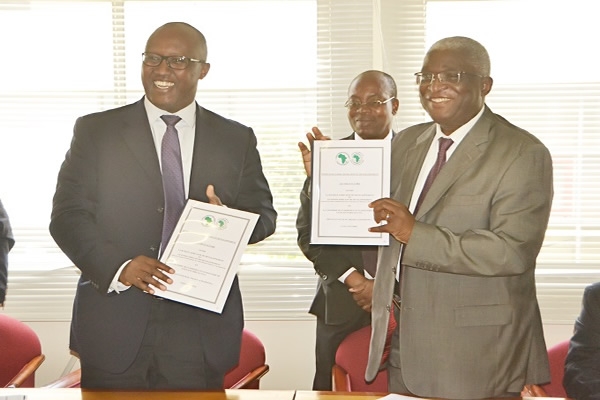 La Banque africaine de d&eacute;veloppement (BAD) a octroy&eacute; &agrave; la Chambre de Commerce et d&rsquo;Industrie de C&ocirc;te d&rsquo;Ivoire (CCI) un don de 300 millions F CFA pour le financement de  petites et moyennes entreprises (PME), dans le cadre d&rsquo;un projet d&eacute;nomm&eacute; &laquo; champion &raquo;