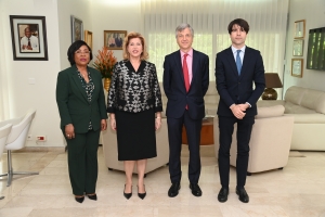 C&ocirc;te d'Ivoire:  la Premi&egrave;re Dame &eacute;change avec l&rsquo;Ambassadeur d&rsquo;Espagne