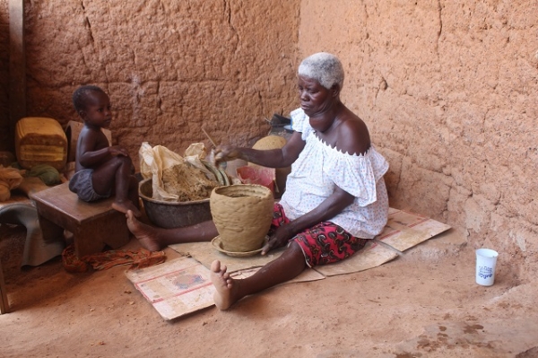 Une poti&egrave;re de Tangoumassou