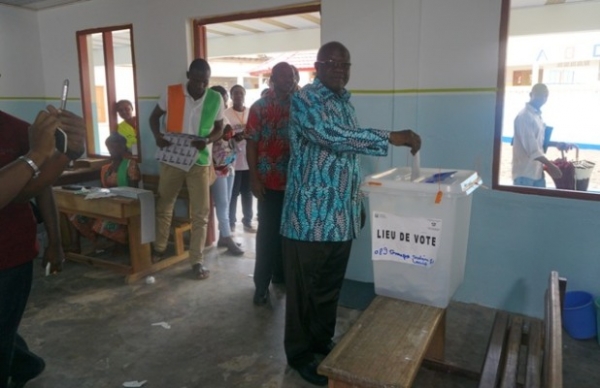 Pr&eacute;sidentielle 2015 : Gilbert Kafana Kon&eacute; a vot&eacute; au Groupe Scolaire St Louis de Yopougon-Selmer