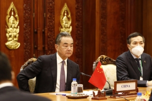 Ukraine: P&eacute;kin r&eacute;it&egrave;re son appel &agrave; des pourparlers