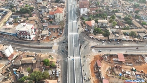 T&eacute;moin de l'ing&eacute;niosit&eacute; sino-guin&eacute;enne, un &eacute;changeur contribue &agrave; r&eacute;duire la congestion &agrave; Conakry (REPORTAGE)