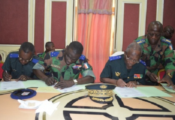 Forces arm&eacute;es de C&ocirc;te d&rsquo;Ivoire : Le g&eacute;n&eacute;ral Souma&iuml;la Bakayoko passe le b&acirc;ton de commandemant au nouveau chef d&rsquo;&eacute;tat-major Tour&eacute; S&eacute;kou