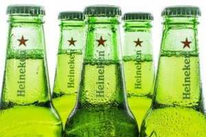 Des bouteilles d'Heineken