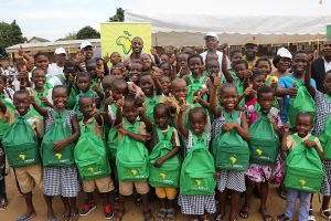 C&ocirc;te d&rsquo;Ivoire/ La Fondation Future Africa offre de kits scolaires au groupe scolaire Anono
