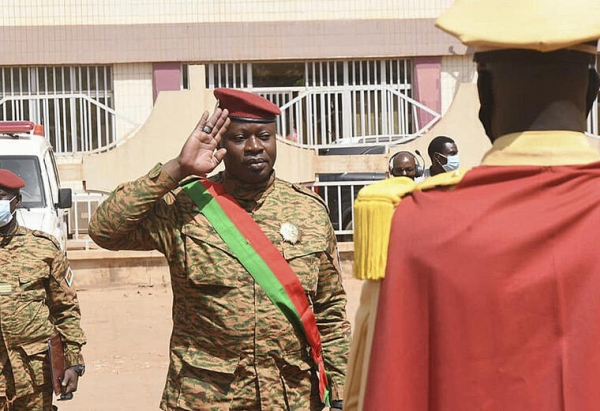 Burkina: Limogeage du ministre de la D&eacute;fense