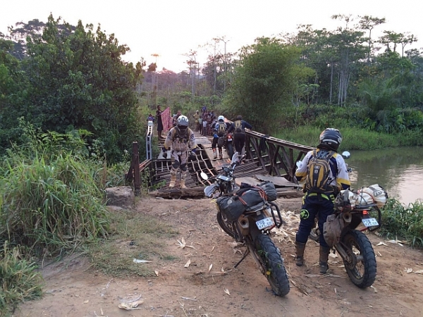 C&ocirc;te d&rsquo;Ivoire : Un PDG et ses amis traversent l'Afrique &agrave; moto pour soutenir pour soutenir des femmes et enfants vuln&eacute;rables, 8400 km
