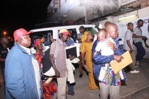 Des r&eacute;fugi&eacute;s &agrave; leur arriv&eacute;e au si&egrave;ge du SAARA.