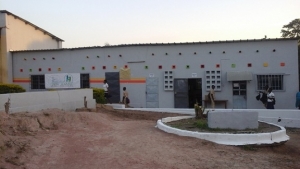 un aper&ccedil;u de la biblioth&egrave;que du coll&egrave;ge de Bouafl&eacute;