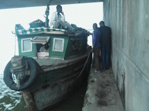 C&ocirc;te d&rsquo;Ivoire : Les pinasses ou le d&eacute;fi de la mort au quotidien (Reportage)