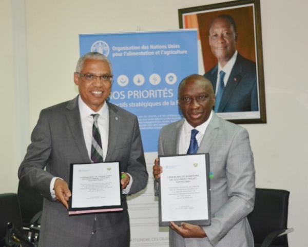 e repr&eacute;sentant de la FAO en C&ocirc;te d&rsquo;Ivoire, Germain Dasylva et Le ministre de l&rsquo;Environnement et du D&eacute;veloppement Durable, Allah Kouadio Remi.