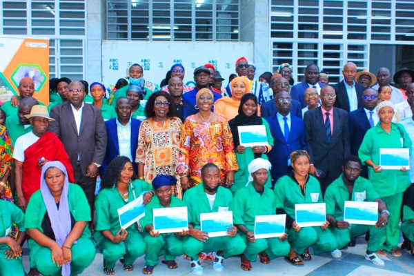 C&ocirc;te d'Ivoire/ Projet THIMO : Des ch&egrave;ques d&rsquo;une valeur totale de 12 millions de FCFA remis &agrave; 100 jeunes de la commune d&rsquo;Abobo