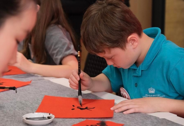 Xiplomatie : une lettre de r&eacute;ponse de Xi suscite la sympathie des jeunes pour l'amiti&eacute; sino-fran&ccedil;aise et sino-europ&eacute;enne