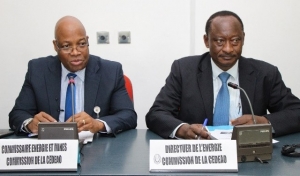 De g. &agrave; dr, Dr Morlaye Bangoura et le directeur de l'Energie de la Commission de la CEDEAO, M. Bayaornibe Dabire