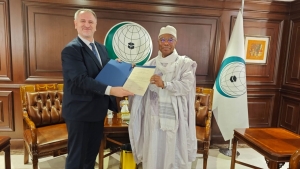 Le Secr&eacute;taire g&eacute;n&eacute;ral de l&rsquo;OCI re&ccedil;oit les lettres de cr&eacute;ance du nouvel observateur permanent de la Bosnie-Herz&eacute;govine