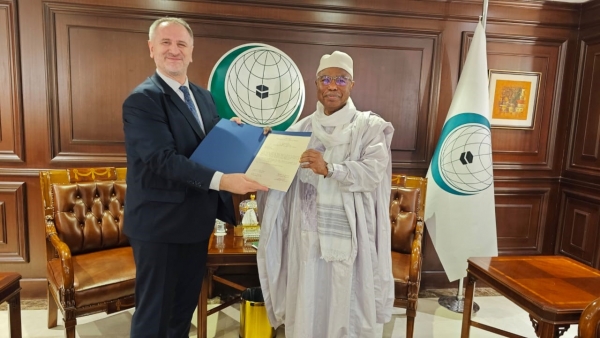 Le Secr&eacute;taire g&eacute;n&eacute;ral de l&rsquo;OCI re&ccedil;oit les lettres de cr&eacute;ance du nouvel observateur permanent de la Bosnie-Herz&eacute;govine