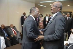 Les pr&eacute;sident ivoirien Alassane Ouattara et burkinab&eacute; Roche Kabor&eacute;