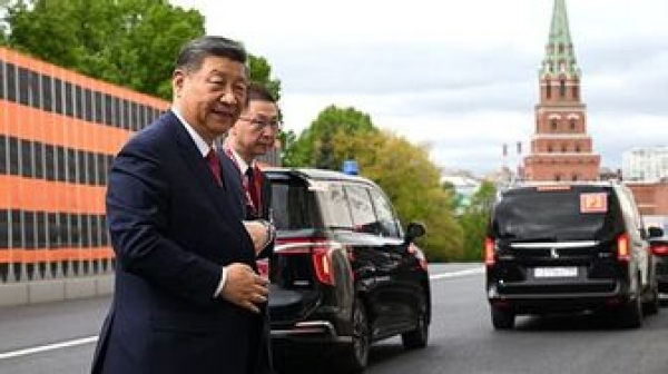 D&eacute;part de Xi Jinping pour une r&eacute;union de l'APEC et une visite d'Etat en R&eacute;publique de Cor&eacute;e