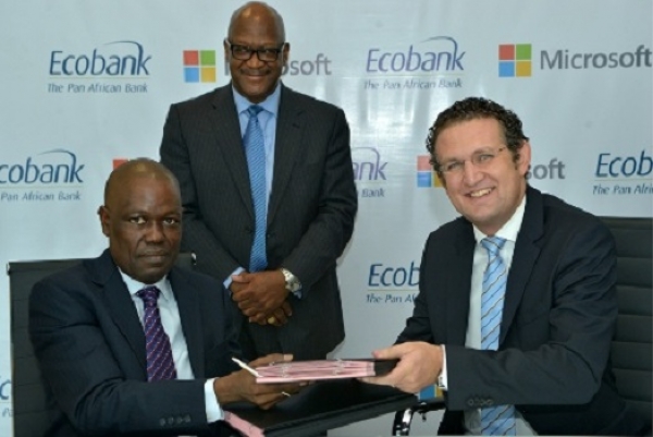 MM. Ade Ayeyemi (DG du Groupe Ecobank) et Amr Kamel (DG &agrave; Microsoft)