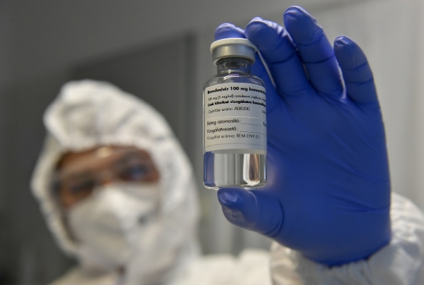 Covid-19: Les USA autorisent l'antiviral remdesivir